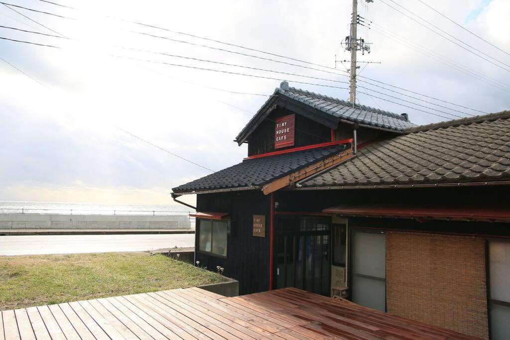 佐渡 ビーチまで0分 1客のみ オーシャンビュー Beach Side House ウッドデッキ Sado Bagian luar foto