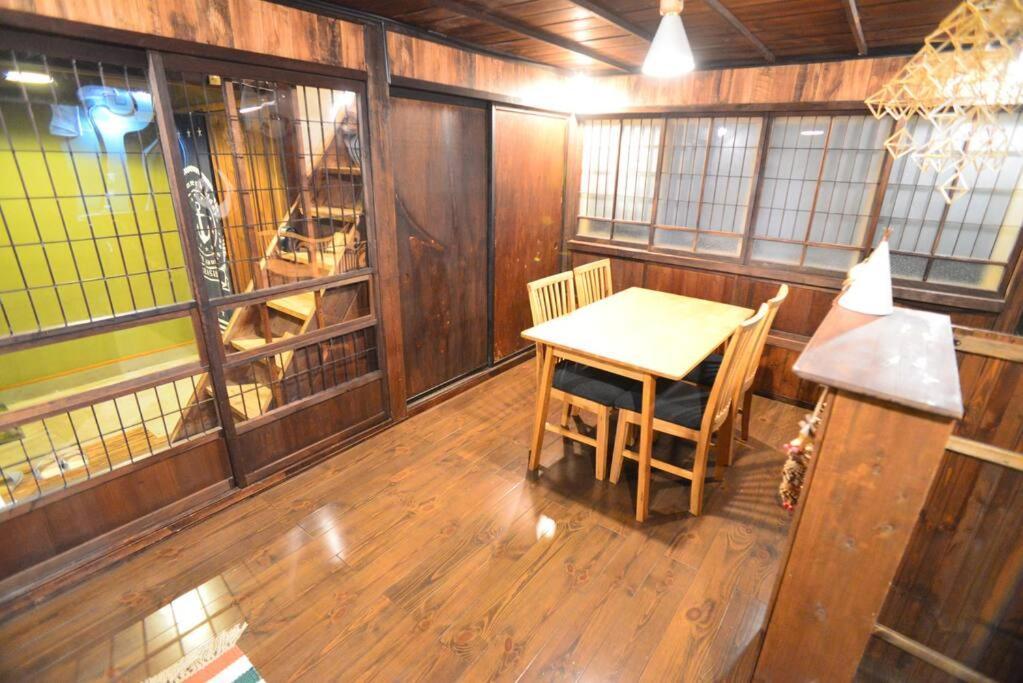 佐渡 ビーチまで0分 1客のみ オーシャンビュー Beach Side House ウッドデッキ Sado Bagian luar foto